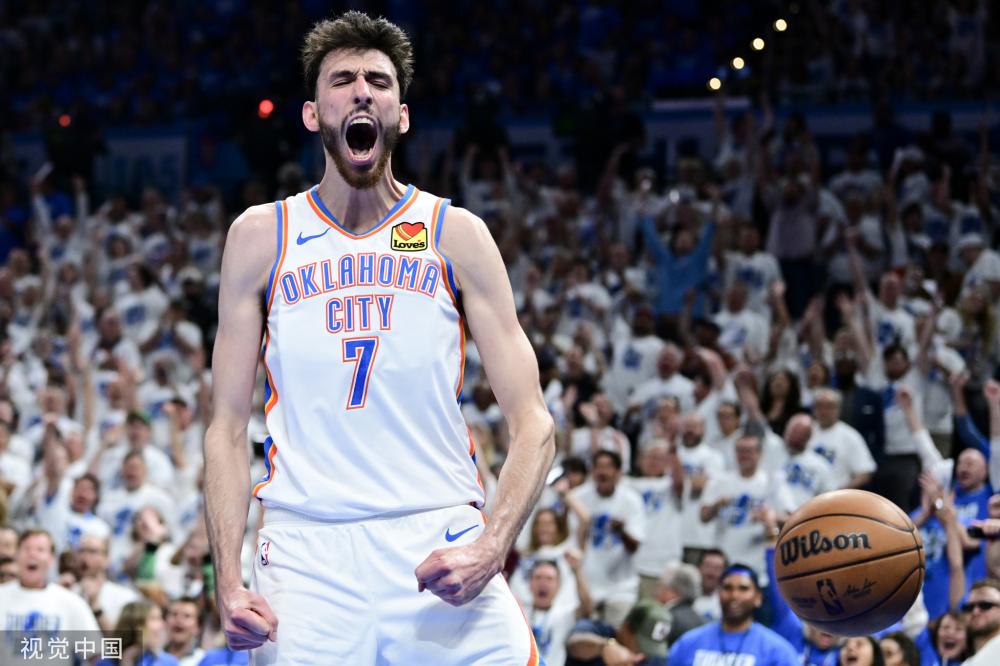 因电梯内殴 因电梯内殴